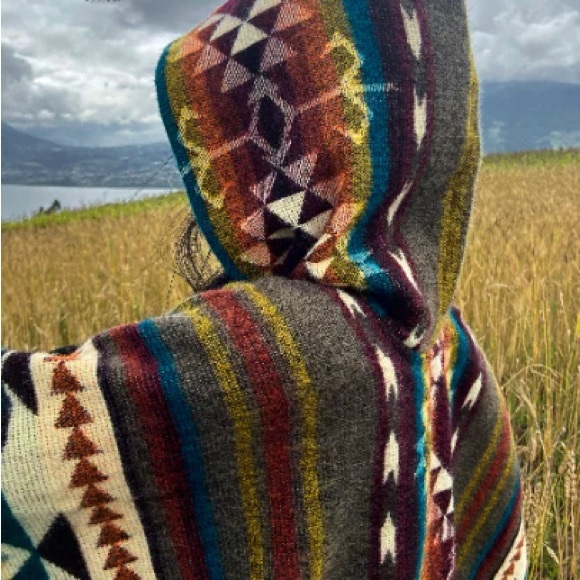 Handmade Alpaca Poncho - Picture 3 of 5